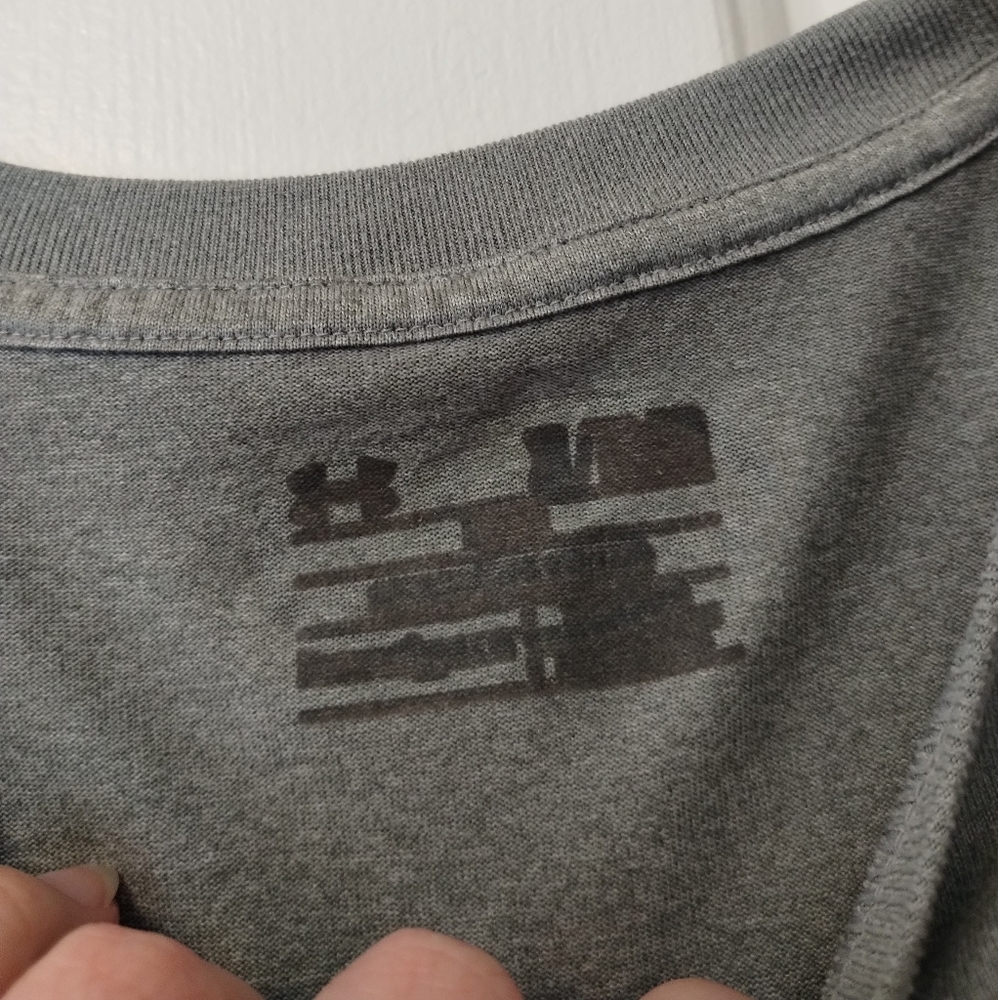 *5 for $20* Under Armour heatgear shirt - Picture 3 of 8
